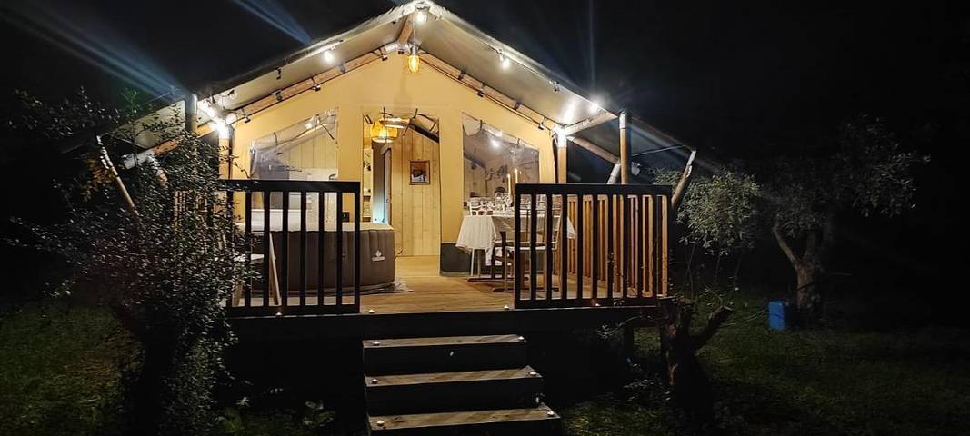 Glamping per 4 persone, con Idromassaggio e Terrazza nonché Giardino in Sud Sardegna
