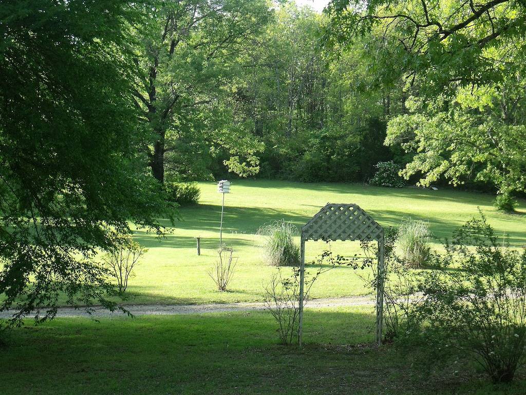 Geräumige Hütte auf einem schönen Grundstück nur 10 Minuten vom See entfernt in Ouachita National Forest