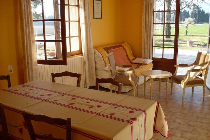 Appartement entier, Appart (50m²), tt confort, calme, campagne, vue exceptionnelle sur les Alpilles in Saint-Rémy-de-Provence, Région d'Arles