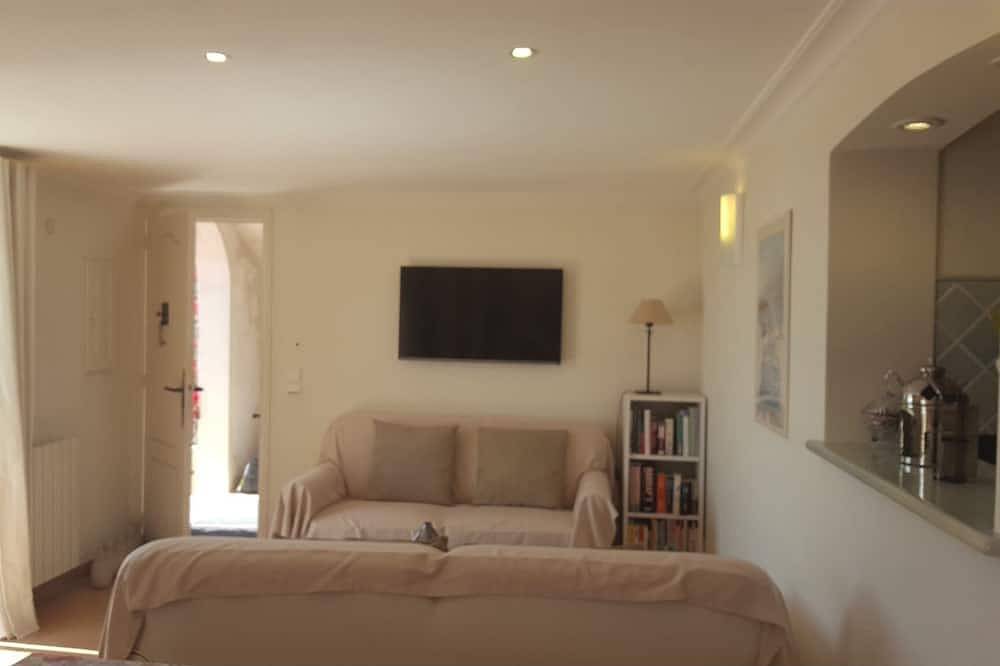 Apartamento entero, Permanente Casa vista a la piscina wifi mar Aparcamiento in Saint-André-de-la-Roche, Nizza Region