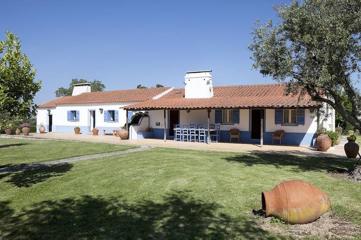 Casa rural para 13 personas, con jardín - 1