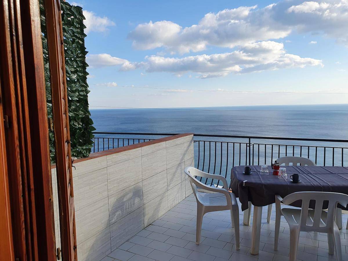 Ganze Wohnung, Apartment with Sea View in Letojanni, Messina Provinz