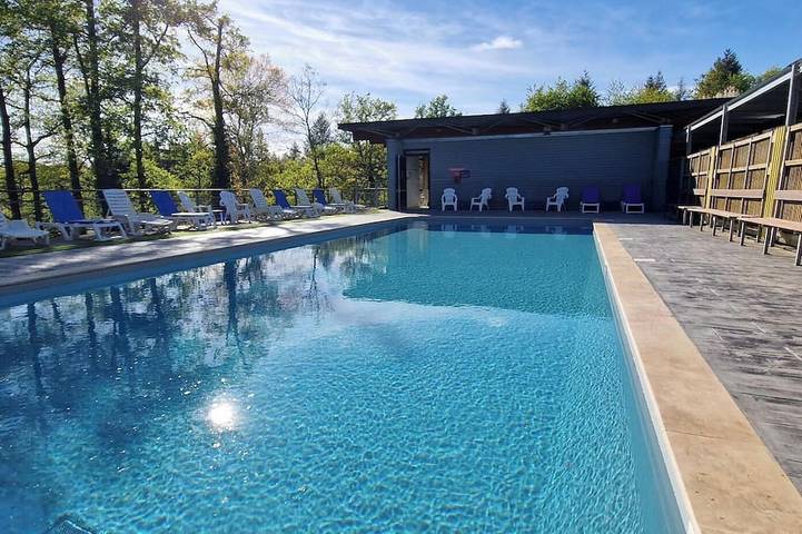 Gîte pour 6 personnes, avec piscine ainsi que balcon et sauna à Nontron