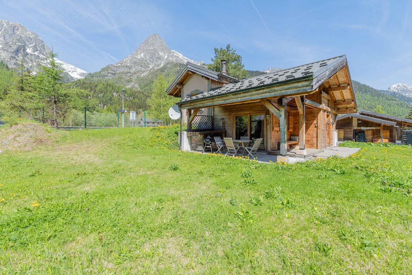 Gemütliches Chalet mit Bergblick, WLAN und Parkplatz, 2 km von Vallorcine entfernt in Vallorcine, Region Bonneville