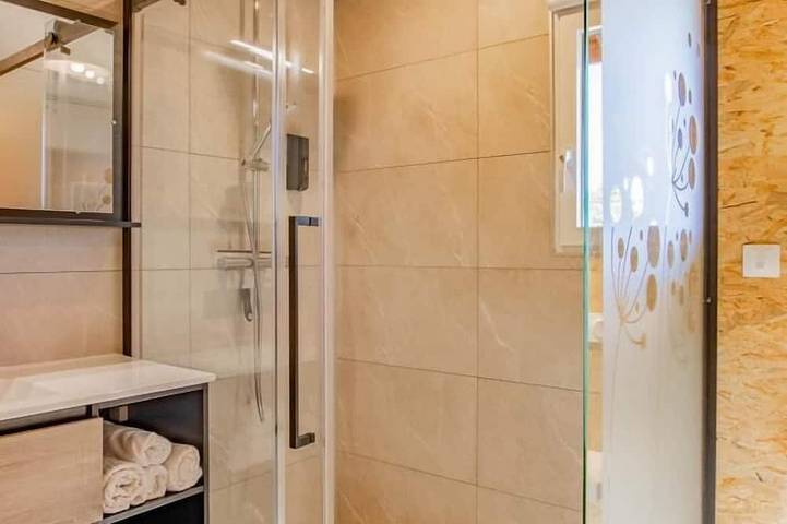 Location de vacances pour 2 personnes, avec Balcon et Piscine à Crêches-sur-Saône - 4