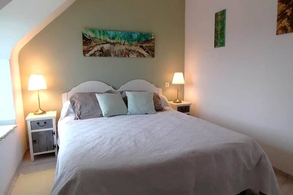 Entire apartment, Gites in a typical Breton farmhouse close to beaches and station in Guidel, Côte des Mégalithes