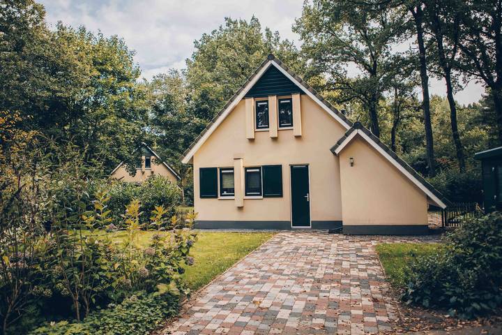 Ferienhaus für 4 Personen, mit Balkon/Terrasse und Terrasse sowie Garten und Kinderpool in Drenthe