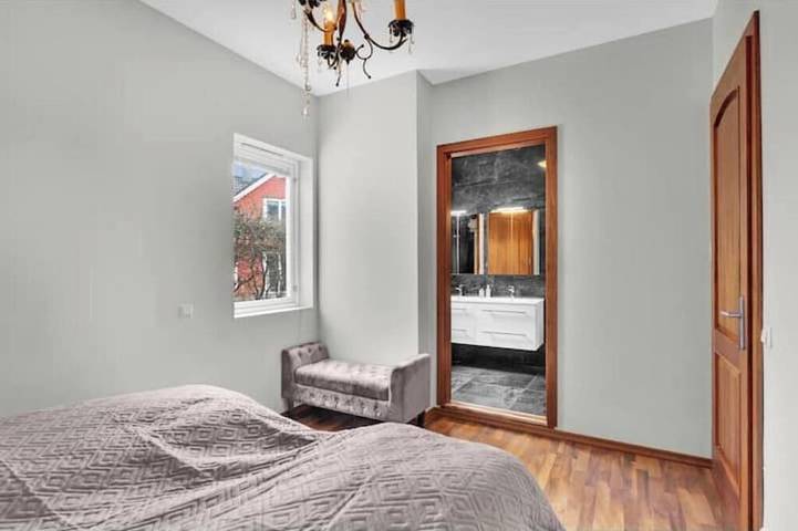 Spacious villa with private pool, 5 bedrooms and 5 bathrooms in Stavanger
