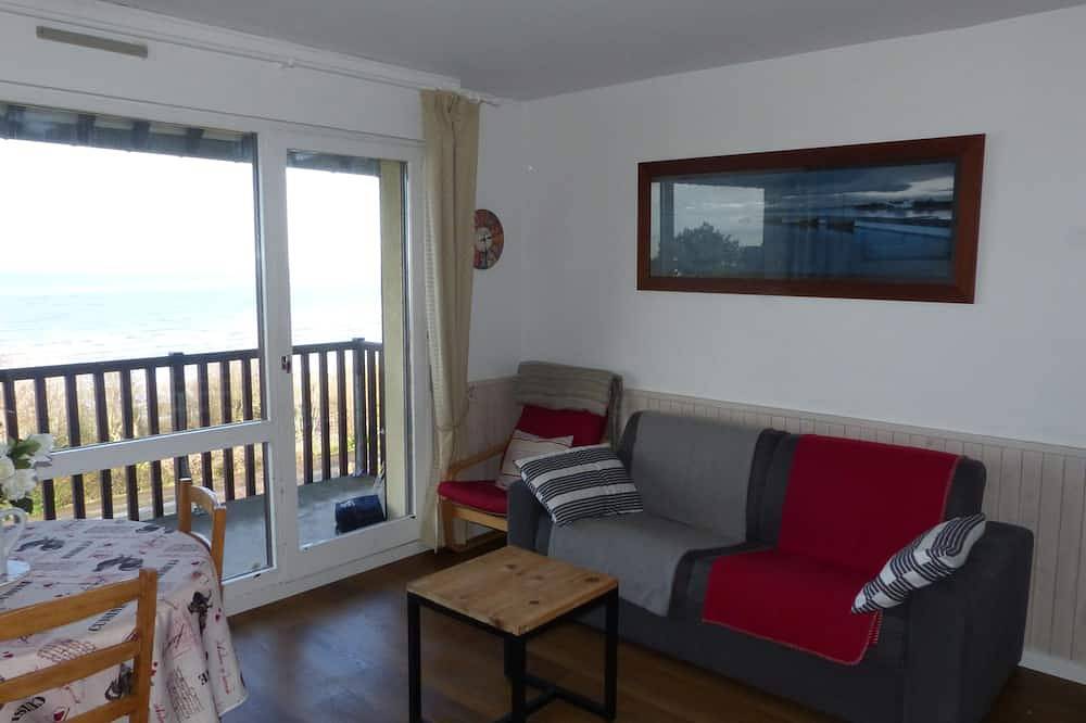 Geheel appartement, 2 Kamers Uitzicht op zee op kleine bomen in Normandische stijl residentie in Benerville-sur-Mer, Lisieux en omgeving