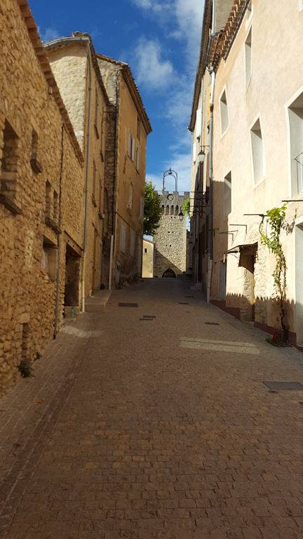 Location saisonnière d'un T2 in Montbrun-les-Bains, Région de nyons