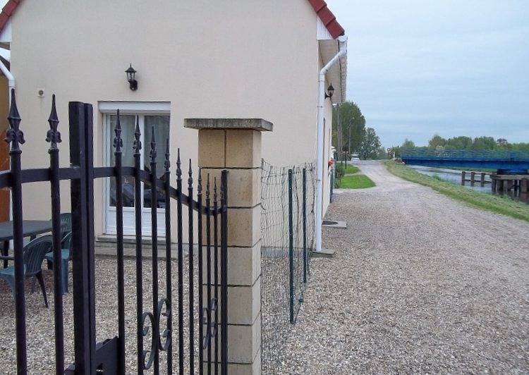 Maison au bord du canal de la Somme in Grand-Laviers, Région d'Abbeville