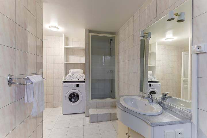 Ganze Wohnung, Ferienwohnung für 4 Personen mit Balkon in Néris-les-Bains, Montluçon und Umgebung