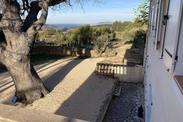 Gîte pour 3 personnes, avec terrasse et jardin à Le Castellet