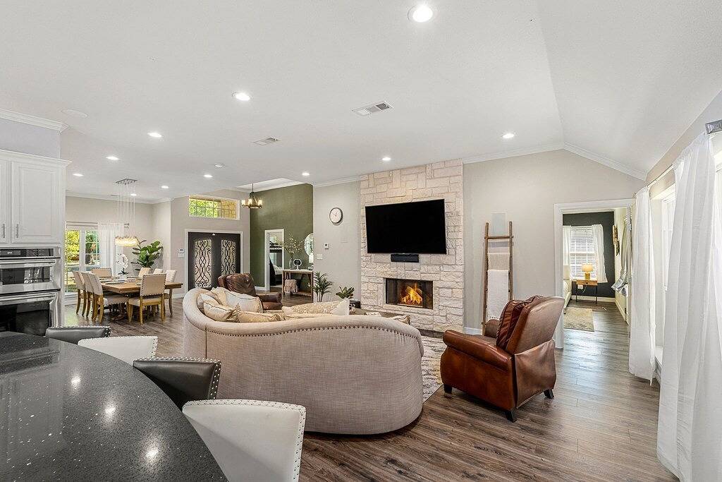 New Home-Hot Tub-Gameroom-Pool table-10min to Dfw Airport-12 min from Downtown in Irving, Dallas County