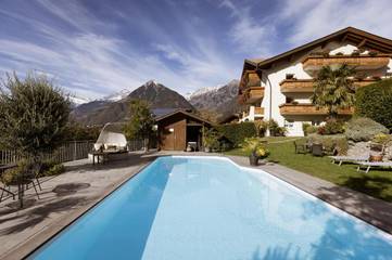Cottage pour 6 personnes, avec piscine et jardin, adapté aux familles à Scena