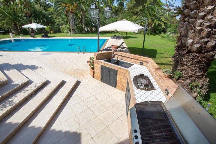 Villa 'Dependance' con piscina condivisa, Wi-Fi e aria condizionata in Lecce, Provincia di Lecce
