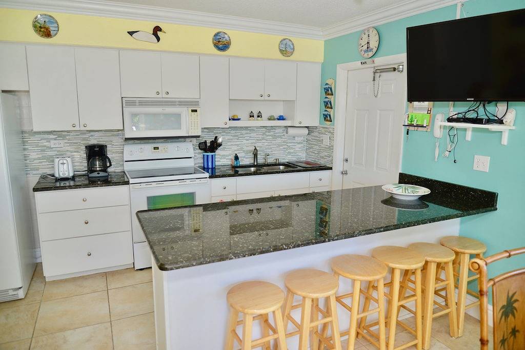 Duck Key, 2 Schlafzimmer / 2 Bäder, W / Private 90 'Dock, Keine Dockage Gebühren, Trailer Lagerung in Duck Key, Monroe County