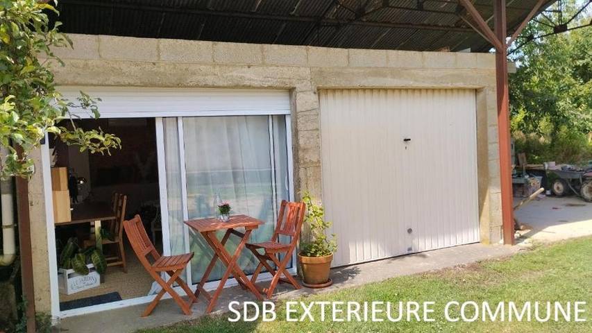 Location de vacances pour 2 personnes, avec terrasse à Chavagne - 3