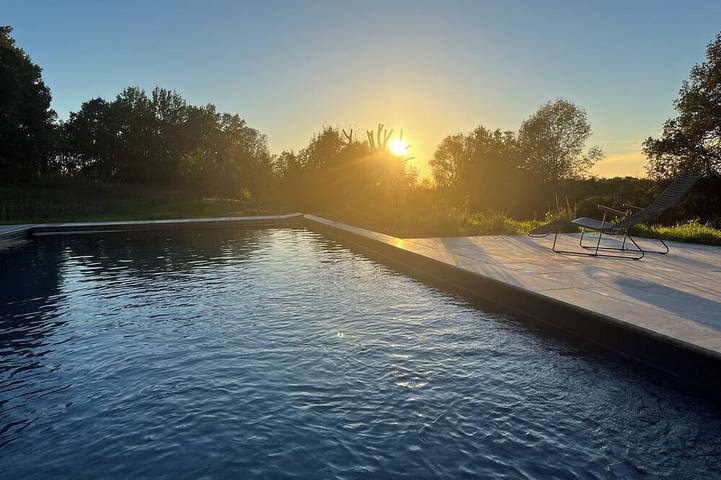 Gîte pour 11 personnes, avec jardin à Sainte-Sabine-Born
