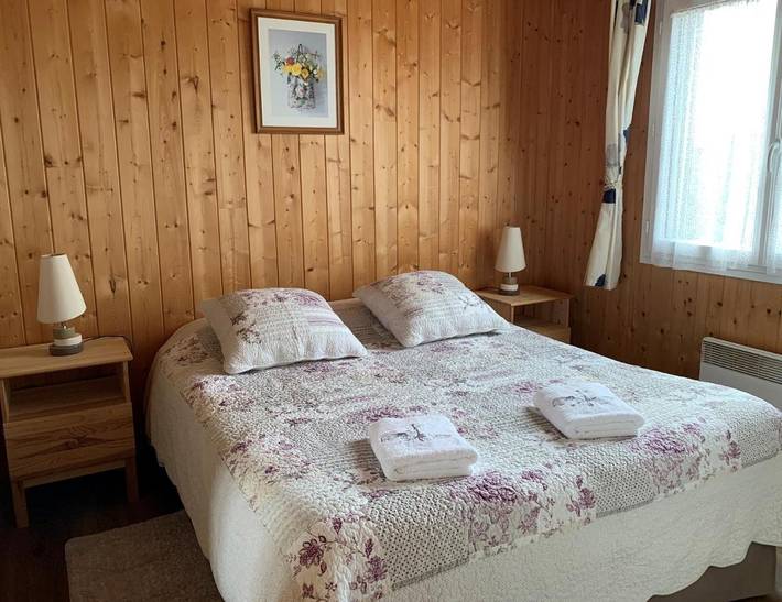 Location de vacances pour 2 personnes, avec Terrasse ainsi que Jardin et Vue dans Valserhône