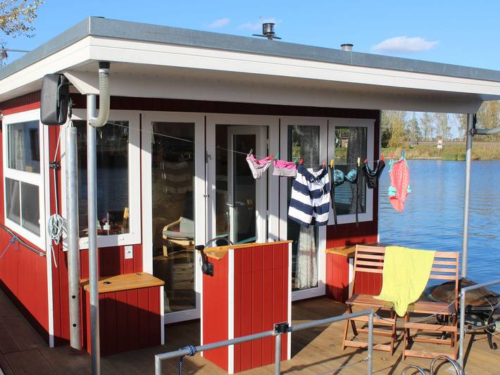 Ferienwohnung für 6 Personen, mit Balkon und Terrasse sowie Garten und Seeblick in Anklam