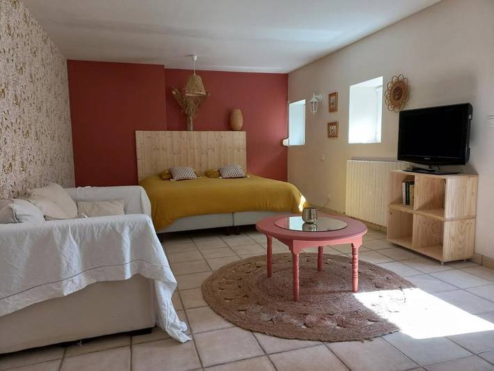 Gîte pour 2 personnes, avec jardin à Bazougers