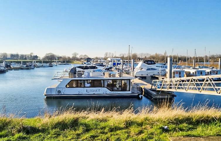Hausboot für 6 Personen, mit Terrasse und Ausblick sowie Seeblick in Belgien