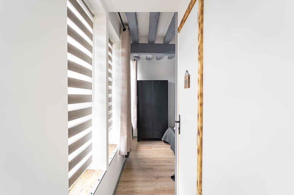 Apartamento entero, Apartamento-Superior-Baño con ducha-Vista al patio in Louviers, Región de Les Andelys