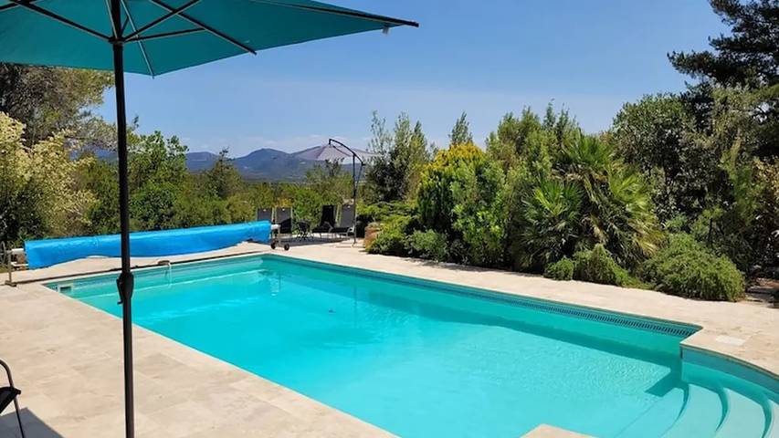 Ferienhaus für 7 Personen, mit Pool und Garten, mit Haustier