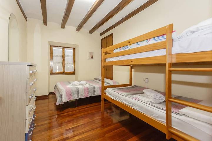 Casa rural para 22 personas en Egiarreta (Navarra) in Egiarreta, Arakil