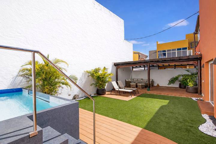 Casa de vacaciones para 4 personas, con Terraza además de Jardín y Piscina en Santa Lucía de Tirajana