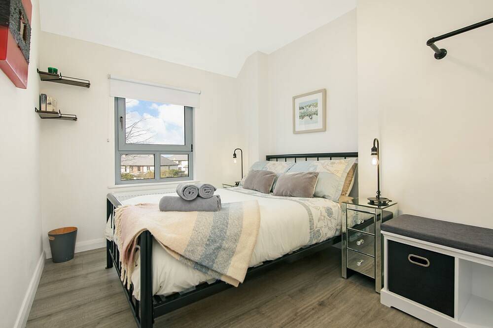 St. Edwards Hill-Downtown Style + Classic Elegance in Sligo, County Sligo