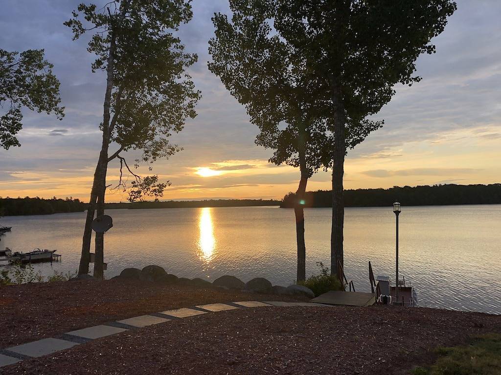 Ganze Wohnung, Anwesen am See mit herrlichem Blick auf den Big Lake in Washington County (Maine)