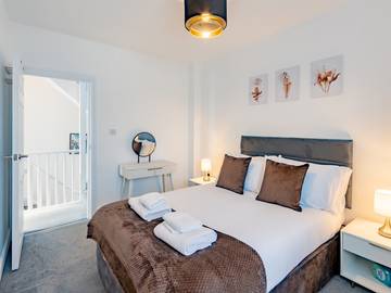 Glamping for 14 People in Essex, East of England, Photo 2