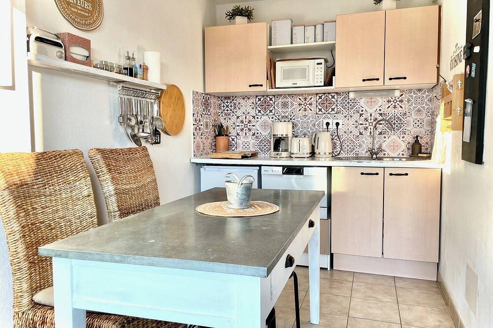 House with terrace overlooking the forest, ideal for leisure activities and heated swimming pool in Calvisson, Region de Nimes