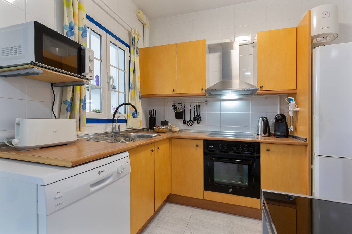 Apartamento entero, Apartamento 'Vanil Blanco' con vistas a la montaña, terraza privada y aire acondicionado in Playa Blanca, Yaiza