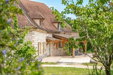 Location de vacances pour 10 personnes, avec piscine et jardin, animaux acceptés à Nojals-et-Clotte