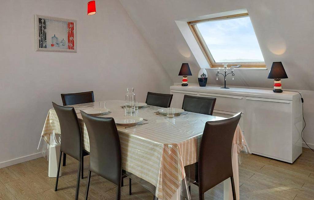 Appartement entier, Two-Bedroom Apartment in Lamballe-Armor, Côte de Goëlo