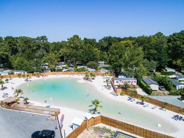 Camping pour 4 personnes, avec Terrasse et Piscine à La Tremblade