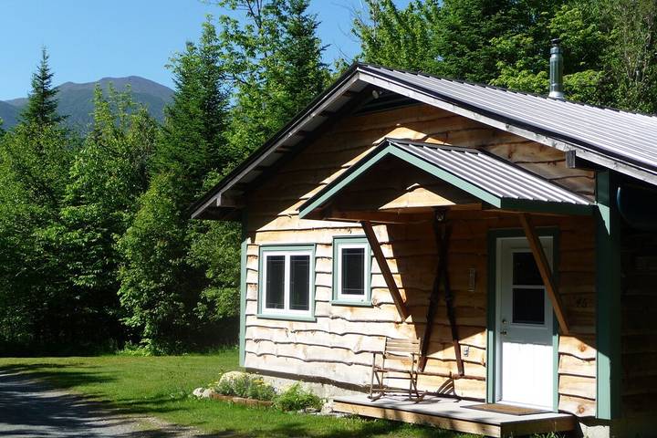 Holiday rental for 2 people, with garden and pool as well as terrace, with pets in New Hampshire