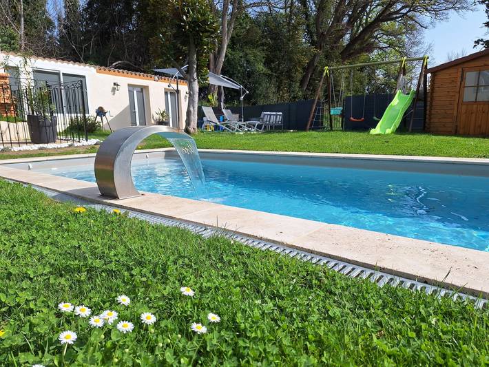 Gîte pour 4 personnes, avec terrasse et jardin à Avignon