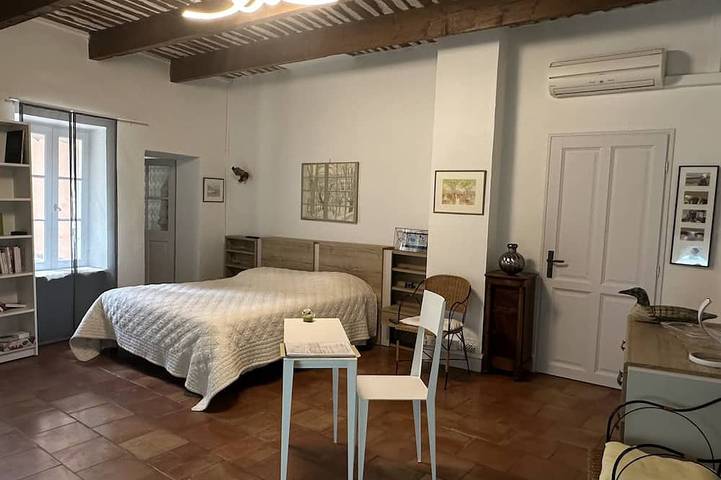 Location de vacances pour 28 personnes, avec sauna ainsi que jacuzzi et jardin, animaux acceptés à Caderousse - 4