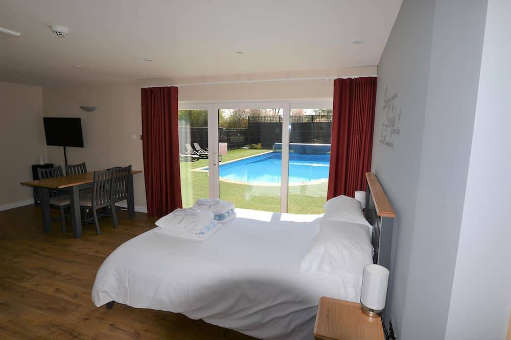 Chalet-Apartamento-Baño privado externo-Vista a la Piscina-The Pool House in Chinnor, Chiltern Hills