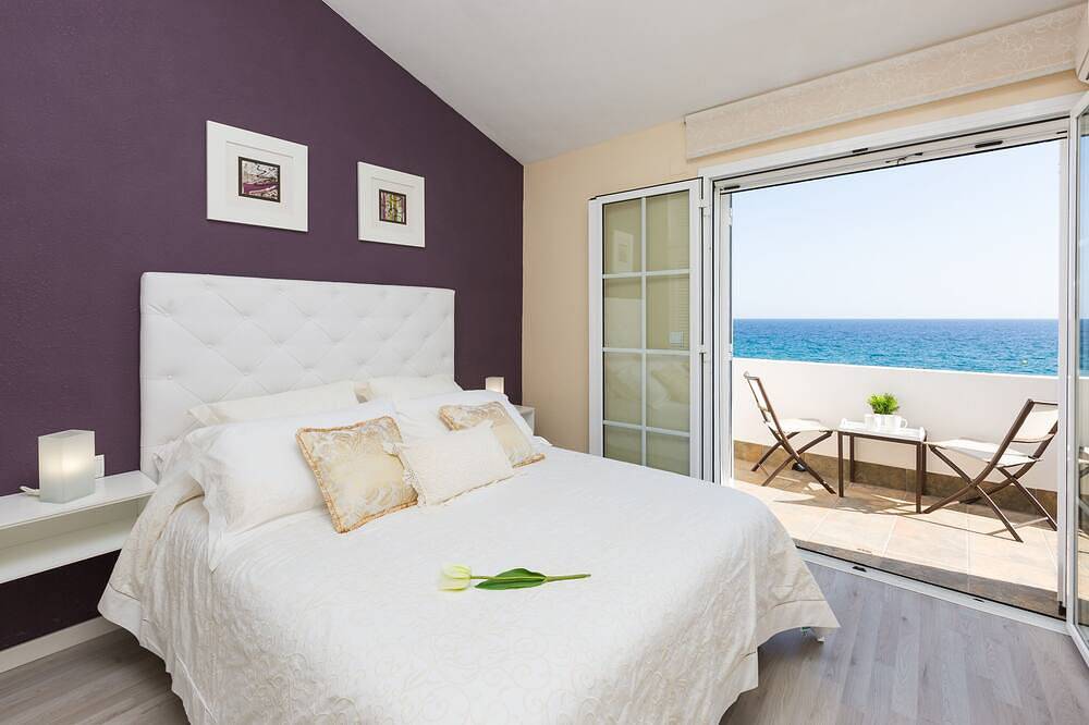 Casa En Un Acantilado, Frente A La Playa, Wifi Gratuito, Parking Y Piscina in Cap Salou, Salou