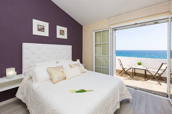 Haus steil, 30 m Strand, TV, WIFI, Parkplatz und Pool in Cap Salou, Salou