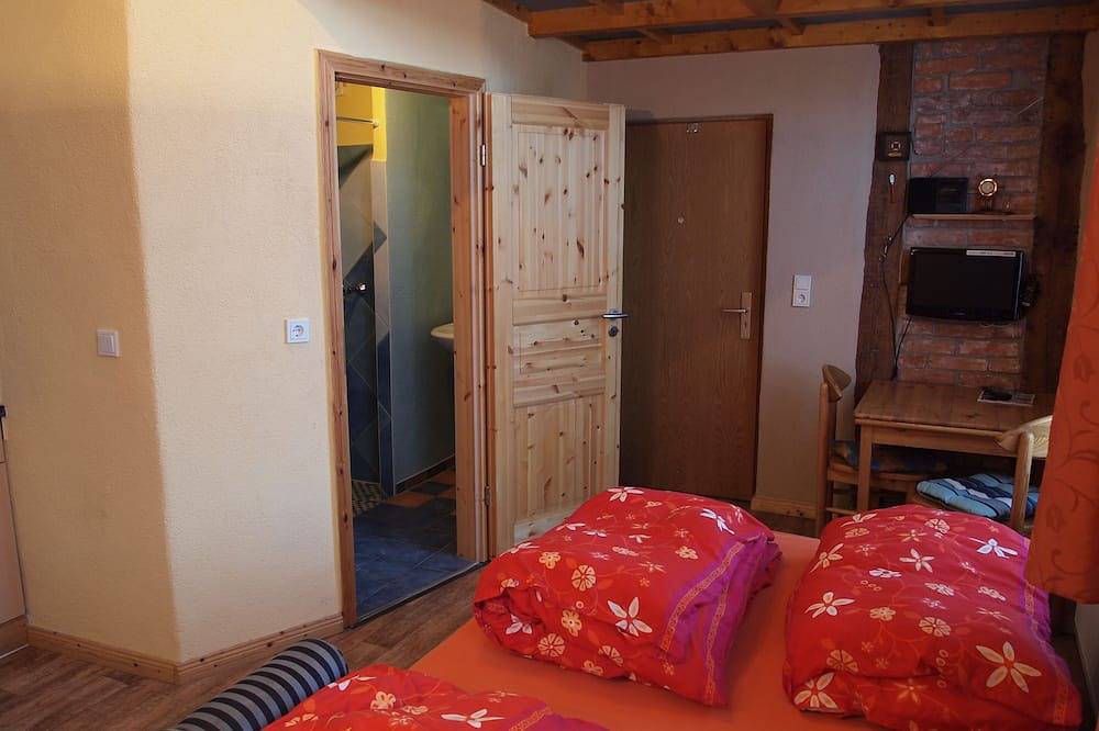 Ganze Wohnung, Kajüte bei meerzauber,  Singel-appartement,1,3 km vom Strand in Altenkirchen, Rügen