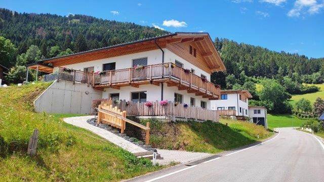 Ferienwohnung für 4 Personen, mit Terrasse und Garten sowie Ausblick