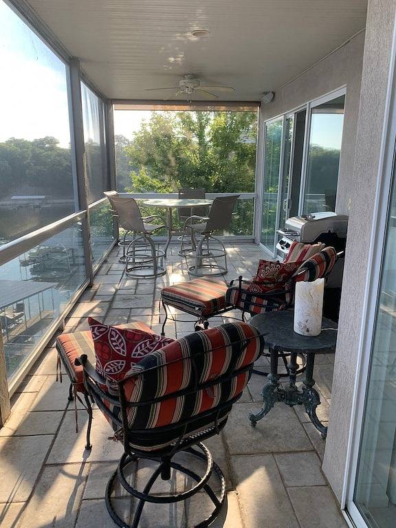 Ganze Wohnung, Lands End Condo 3Bd/3Bath End Unit with Amazing Main Channel View, Newly Updated in Osage Beach, Lake of the Ozarks