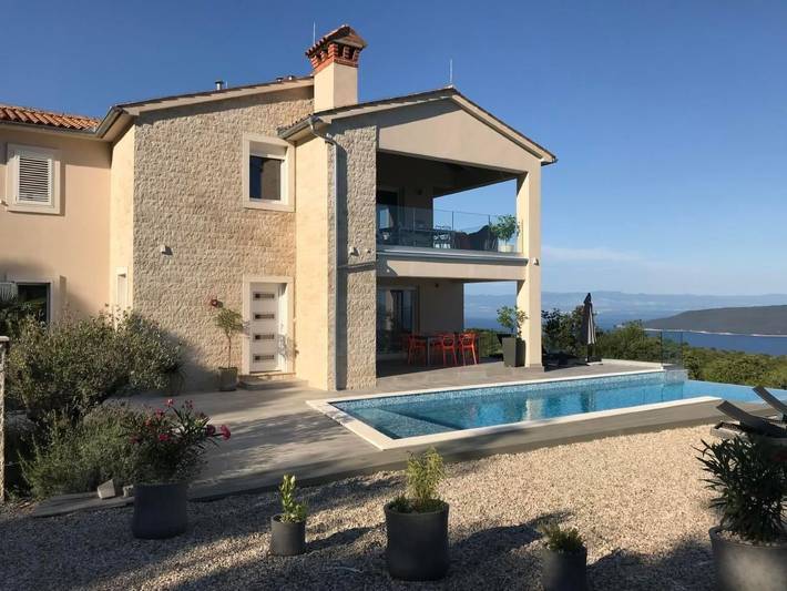 Ferienwohnung für 6 Personen, mit Terrasse und Garten sowie Pool