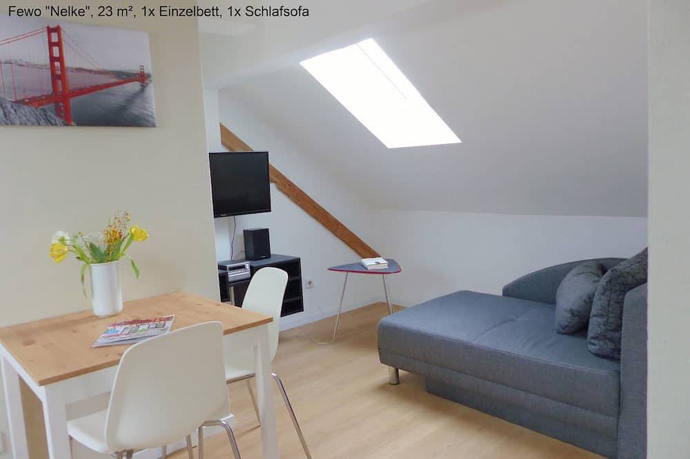 Ganze Wohnung, Nelke -  Ferienwohnungen Flora, kleines Apartment unter dem Dach in Bad Windsheim, Steigerwald